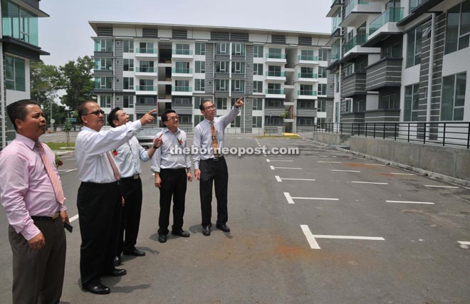 Abidin inspecting Taman Richdar.