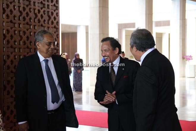 Sultan Hassanal (centre) sharing a light moment with Adenan (left) and Awang Tengah.
