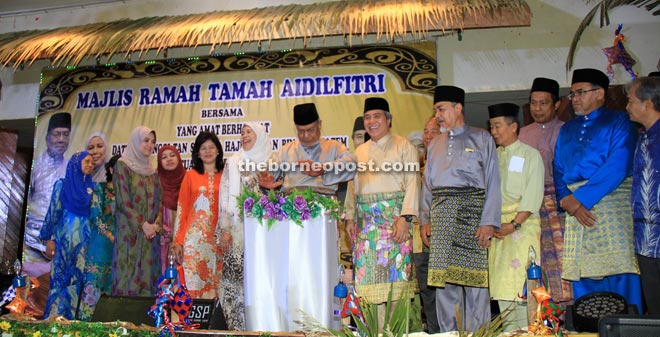 Adenan launches the Majlis Ramah Tamah Aidilfitri.