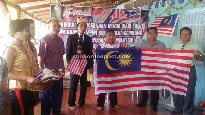 Albania (third right) flanked by Enggah (right) and TR Wen at the Fly the Jalur Gemilang campaign at Rumah Magelit, Tinjar.  