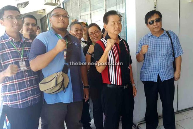 Wong (second right), Mohd Asraf (left), Mohd Khairuddin (second left), Harieyadi (third left) and Beverly (third right) were among those who gave their statements at the Karamunsing police station yesterday.