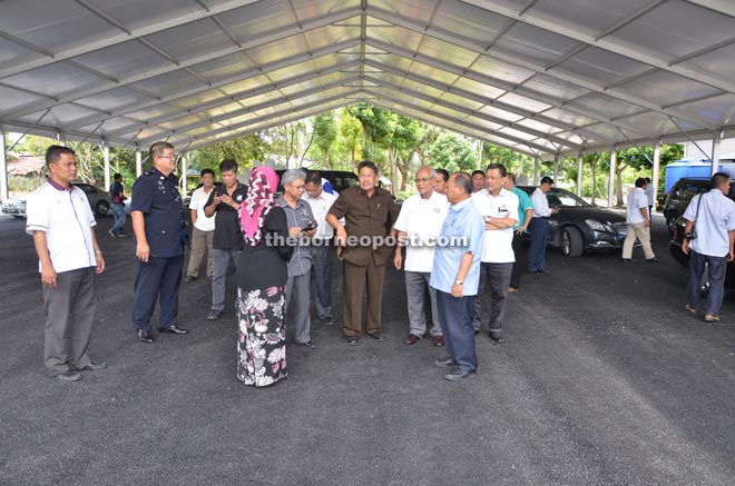 Jabu (second right) and to his left, Misnu, at the site of the 2015 state level Malaysia Day celebration in Sematan .