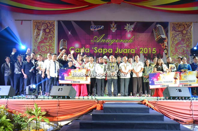 The finalists gather for a group photo with Jabu (front, eighth right) and Salmah (front, ninth right).