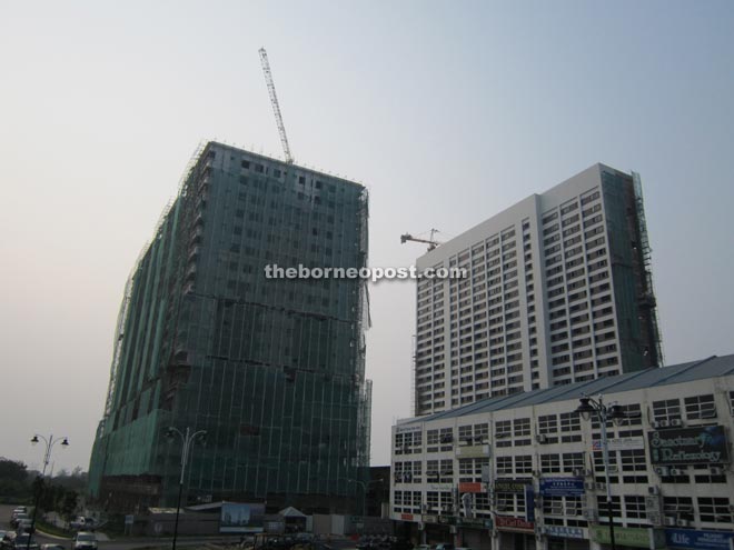 Rapid progress of The Wharf (left) and Pullman Hotel (right) construction.