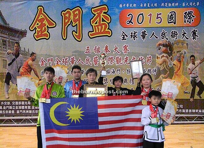 Dr Song (third left) and Dr Yeo (third right) in a group photo with participants with their awards and medals won.