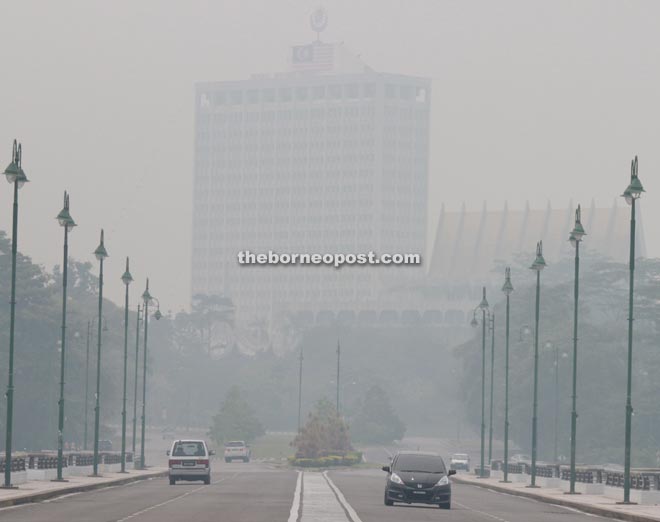 The API in Kuching was at a unhealthy level of 122 at 5pm yesterday. — Photo by Jeffery Mostapa