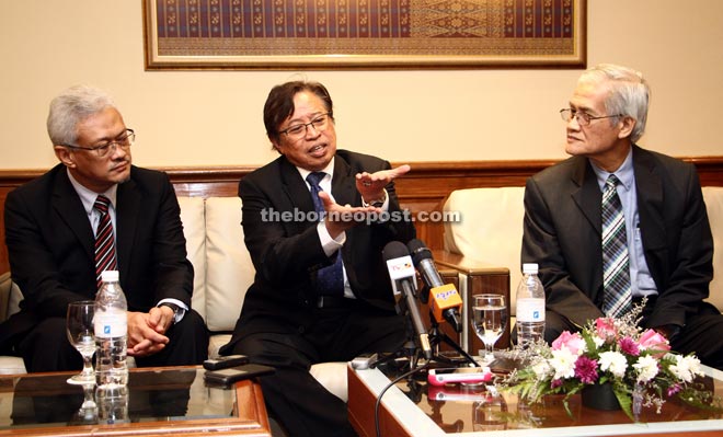 Abang Johari (centre) makes a gesture during the press conference. With him are UiTM Sarawak rector Prof Datuk Dr Jamil Ismail (left) and Assistant Minister of Land Development Datuk Abdul Wahab Aziz.