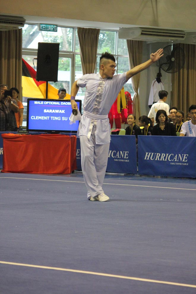 Clement Ting Su Wei on his way to the highest points of 9.51 to win the men’s daoshu gold. 