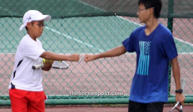 Malaysia’s Takeshi Koey Jian Keong and Christian Andre Liew Sheng touching base, but lost 4-6, 1-6 to Sumiarsa Sukma Ramadhan-Jerall Yasin of Indonesia in the boys’ semi-finals. — Photos by Chai Chang Yu