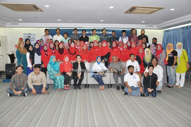 Mizmah (seated centre) with the participants of the Youth Camp.