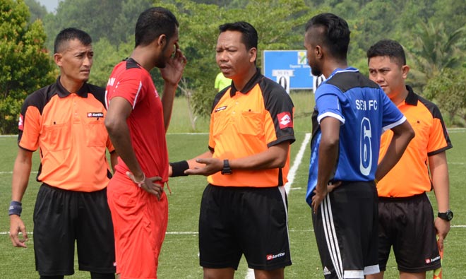 Skippers from (SUTS) Swinburne (left) and Segi (right) with the referee and linesmen before kickoff in yesterday’s match which SUTS won 2-1. -- Photo By Wilfred Pilo 