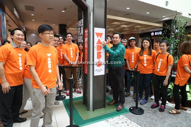 AMCAN managing director Lim San Hock (centre) signs a plaque to launch the installation at Plaza Merdeka yesterday.