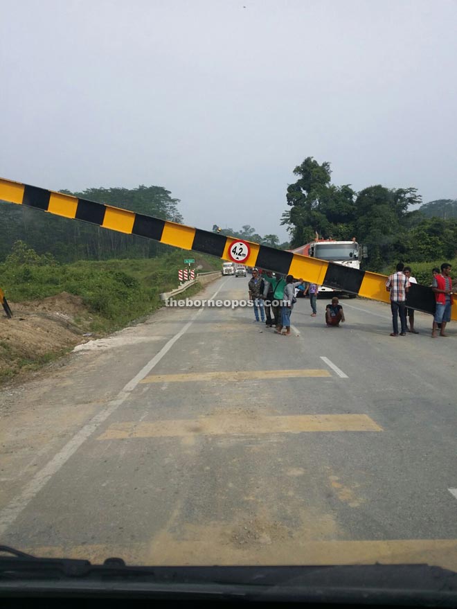 Metal road barrier along Murum Road which was newly installed, knocked down by either a bulldozer or a tractor yesterday.