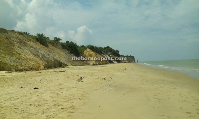 Tusan Beach is ideal for fishing in the morning.