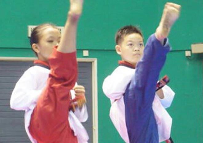 Gold medal winners Iffah and Austin performing in the Poomsae Mix Pair event of the 6th TM (WTF)-NSC-Milo National Remaja Taekwondo Championship.