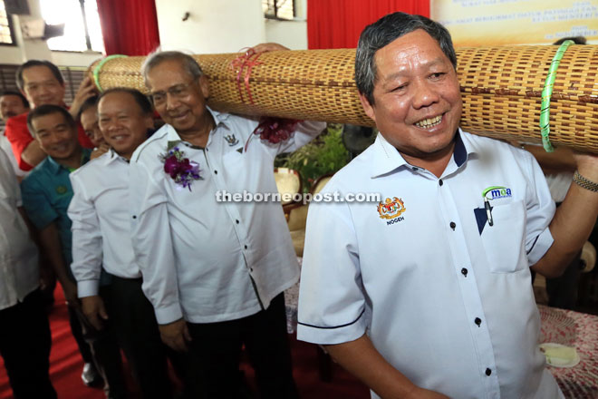 Adenan (second from front) carrying a rolled-up mat alongside (from front) Nogeh, Nansian and Naroden to mark goodwill and cooperation. 