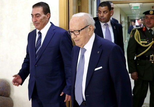 © AFP/File | A bomb attack on November 24, 2015, killed 11 when it struck a bus carrying the presidential guard of Tunisian President Beji Caid Essebsi (R), photographed in Jordan on October 20