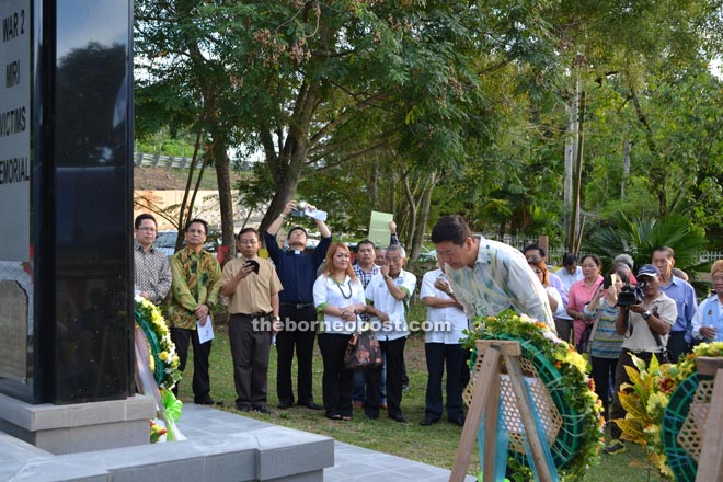 Lai pays his last respects to the victims after laying a wreath on the tomb. 