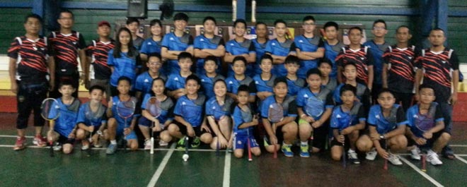 Participants with committee members at the closing of the badminton clinic.