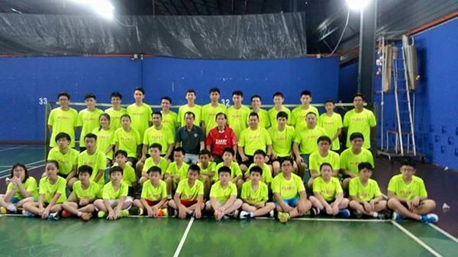 Dominic Lim (seated fourth left) with (from third left) Roslin, Abdul Latif, Zakry in a group photo with PBM coaches and trainees before the sparring session.