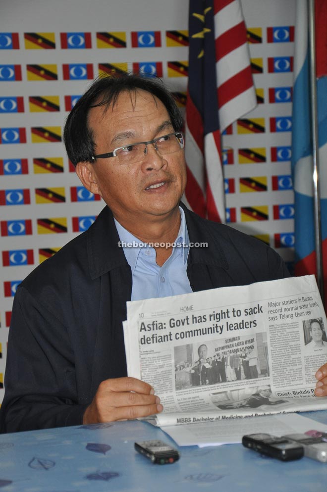 Baru showing the newspaper article of Asfia’s recent veiled threat that the government  had the right to sack community leaders who were supportive of the opposition.