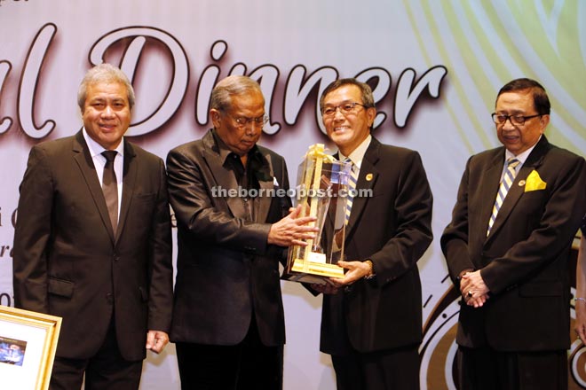 Adenan (second left) presents Sarawak State Outstanding Entrepreneurship Award 2015 to Yek. Also seen are Awang Tengah (left) and Karim.