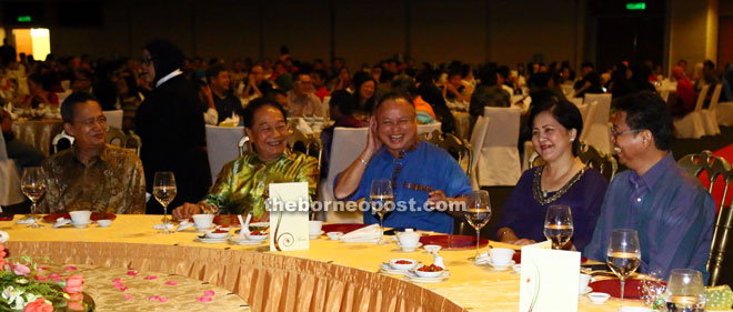 Chan (centre) sharing a light moment with Wong (second left) and Abang Afandi (left) during the MBKS annual dinner at BCCK on Sunday. — Photo by Muhammad Rais Sanusi 