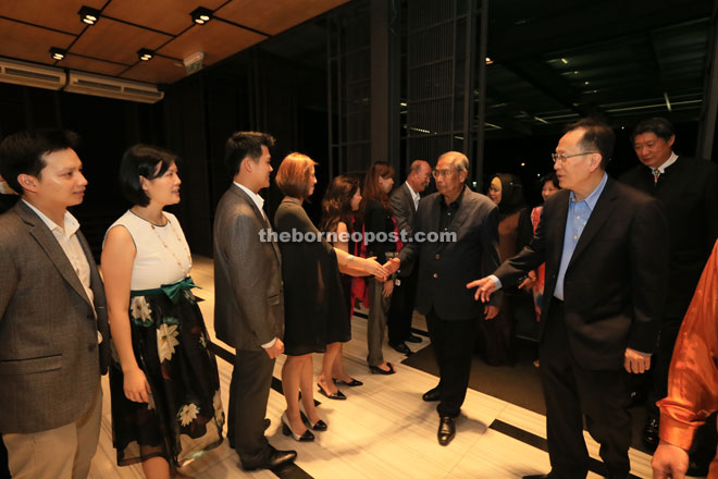 Adenan being greeted by the welcoming committee upon his arrival at KTS Garden, accompanied by Lau and Siew (right).