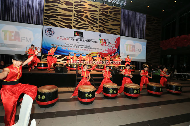 The Chinese drum performance by members of SMK Jalan Arang 24 Festive Drum announces Adenan’s arrival at KTS Garden.