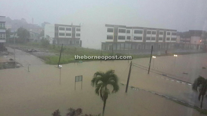 Heavy rain causing widespread flash floods in Lawas. 