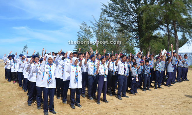 Young Scout members from Sarawak recite their pledge.