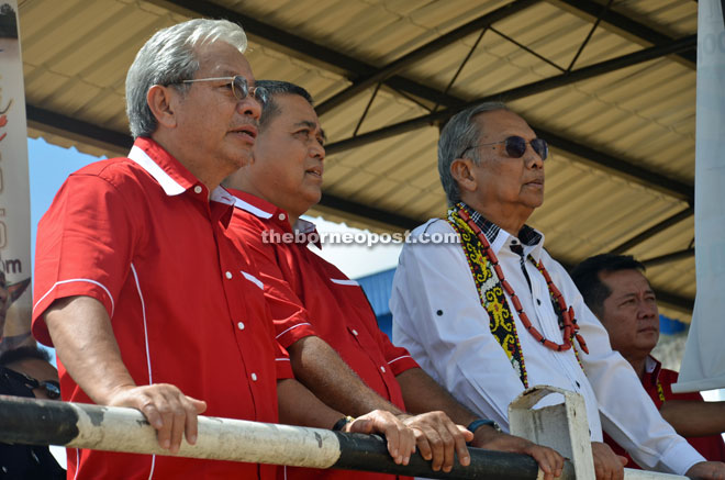 (From right) Adenan, Aaron and Masing watching the 30-horsepower powerboat race.