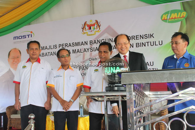 (From left) Sidek, Zulkifli, Ismail, Madius and Rundi during the official launch of the new forensic building.