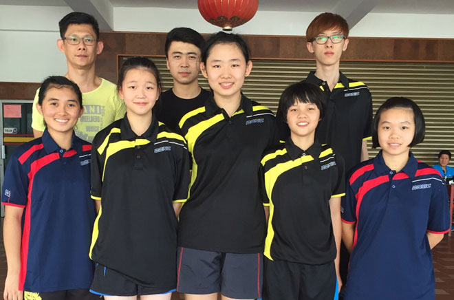 Sarawak women’s team with head coach Thomas Tay (left, back row) and his assistants.  Alice is standing at centre while Karen is at second right.