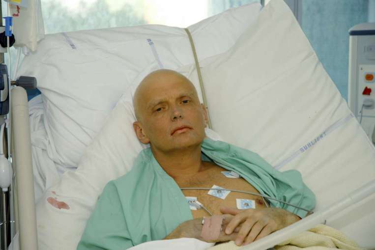 Former KGB agent Alexander Litvinenko lying in a London hospital in November 2006, dying of radiation poisoning. Photo credit: NYT