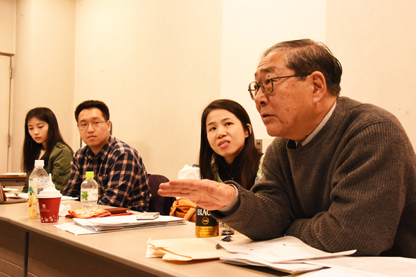 Prof Uchibori Motomitsu (right) expresses his views during the sharing session.