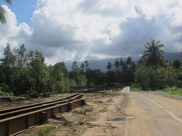 Works on the Pan-Borneo have started with the construction of the bridge not far from Sematan Bazaar.