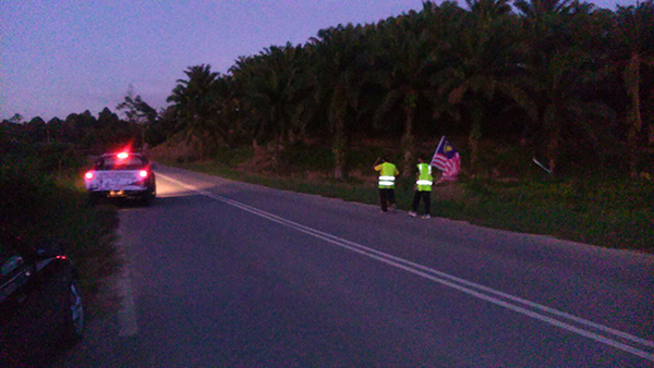 Walking in the dark, not long after passing the Ngu Junction in Niah.