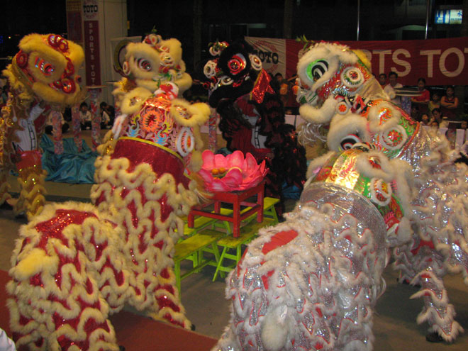 The wushu Lion Dance  troupe in action. Members of the public who are interested to invite the federation’s Lion Dance troupe to their premises during the Chinese New Year festivities are requested to contact tel 019-8866879 or 016-8866879.