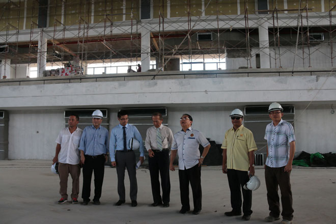 Dato Sri Wong and John (fifth and sixth left) with others at the site of the proposed sports centre.