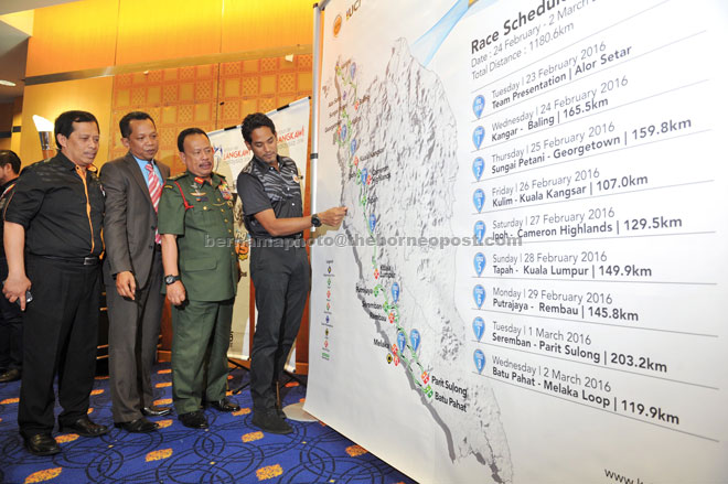 Minister of Youth and Sports Khairy Jamaluddin (right) with ATM chief General Tan Sri Zulkifeli Mohd Zin (second right) and LTdL 2016 chief executive officer Emir Abdul Jalal (second left) after announcing the LTdL 2016 race route in Putrajaya yesterday. — Bernama photo