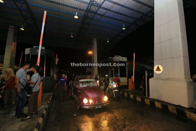 This vintage car was the first vehicle to pass through the toll plaza after the toll charges were abolished. 