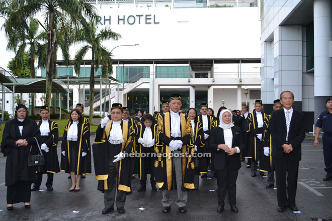 From right, front row: Sibu Municipal Council chairman Datuk Tiong Thai King, Minister in the Prime Minister’s Department Nancy Shukri, Chief Justice of the Federal Court Tun Arifin Zakaria and Chief Judge of Sabah and Sarawak Tan Sri Richard Melanjum about to lead the Judges, judicial officers and lawyers in a parade from the Sibu town square to the Sibu Courthouse for the opening ceremony of the legal year 2016 for Sabah and Sarawak.