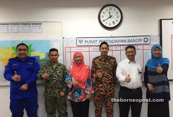 State Disaster Committee Operations Room personnel show their thumbs-up to mark the end of flood monitoring for Kuching zone.