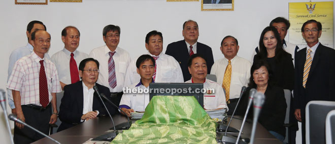 (Seated from left) Lau, Hii, Wong, Kapitan Datuk Janet Lau and others after the presentation of appointment letters.