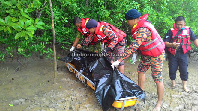 Members of the SAR team prepare to send the remains of Mohd Hanis to the operation centre.