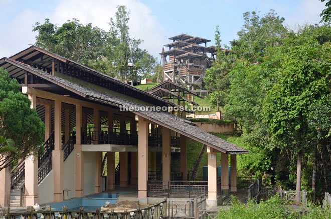 A structure for taking rest and shelter at the park. Seen in the background are the viewing towers.