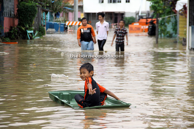 A boy playing with his boat in Kampung Bintawa Tengah. — Photo by Chimon Upon 