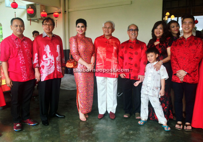 (From left) Henry, Abang Johari, Raghad, Taib, Liew and family members appear all smiles in this photo-call.