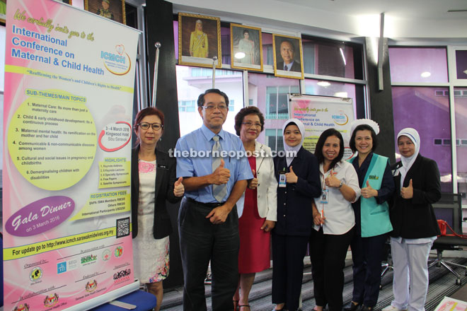 Dr Zulkifli (second left) with organising committee members at the press conference. 